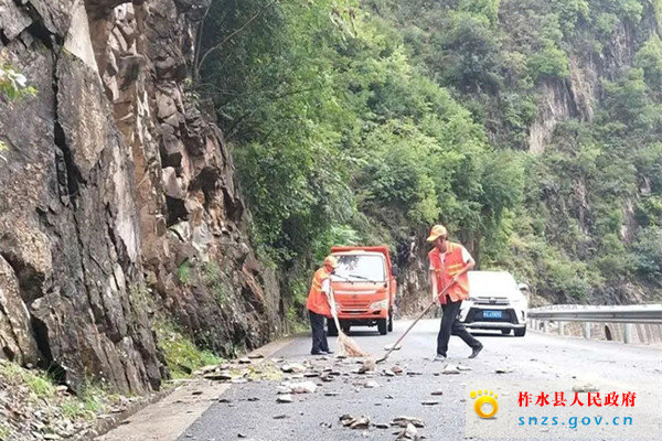 柞水公路段全力保障公路安全暢通（圖） (3).jpg